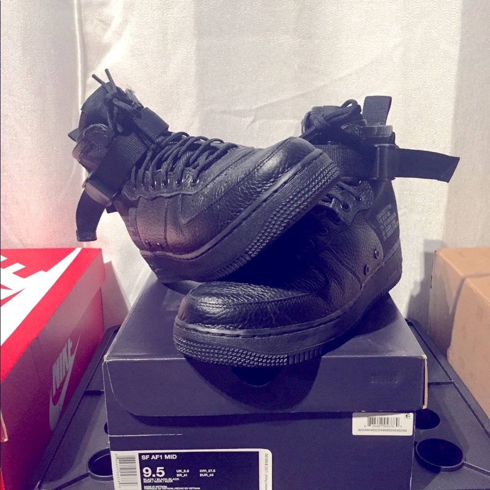 NIKE SF AIRFORCE 1 MID